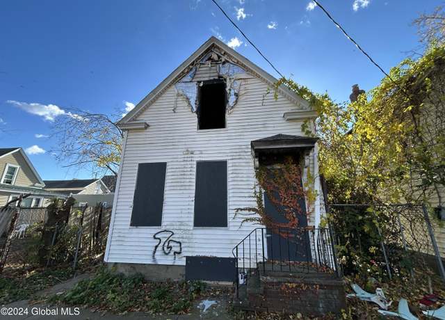 Property at 804 Arch St, Schenectady, NY 12307, 2 beds, 1 bath