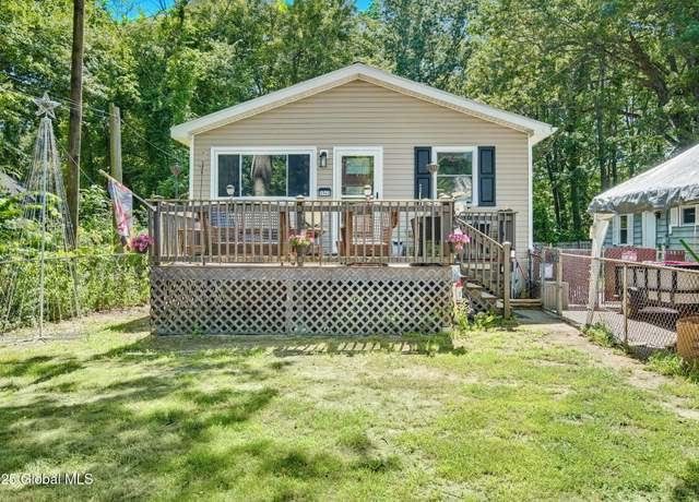 Property at 3342 Mcdonald Ave, Schenectady, NY 12304, 3 beds, 1 bath
