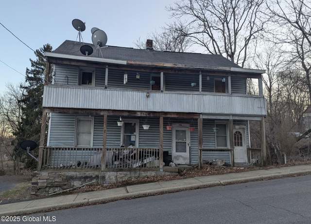 Property at 19 Westerlo St, Coeymans, NY 12045, 6 beds, 2 baths