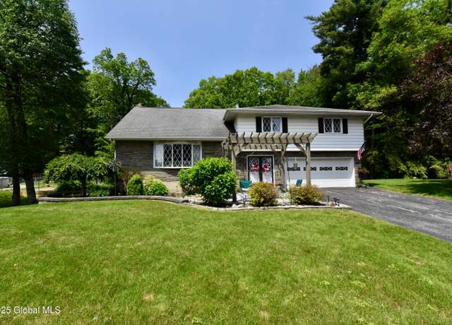 Property at 9 Arnold Dr, Clifton Park, NY 12065, 4 beds, 2.5 baths