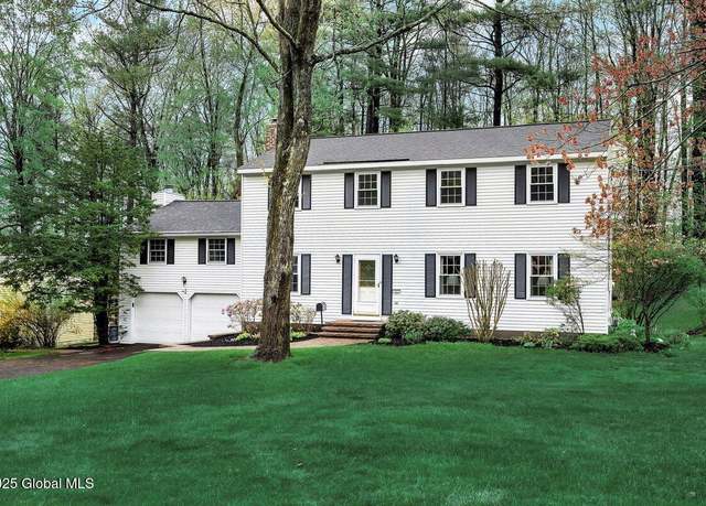 Property at 11 Pinewood Dr, Schenectady, NY 12302, 4 beds, 2.5 baths