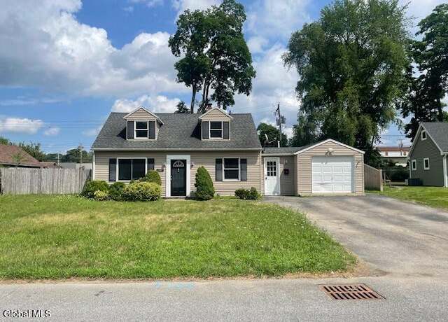 Property at 1037 Roberta Rd, Schenectady, NY 12303, 3 beds, 2 baths
