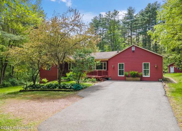 Property at 213 Paisley Rd, Ballston Spa, NY 12020, 3 beds, 2 baths