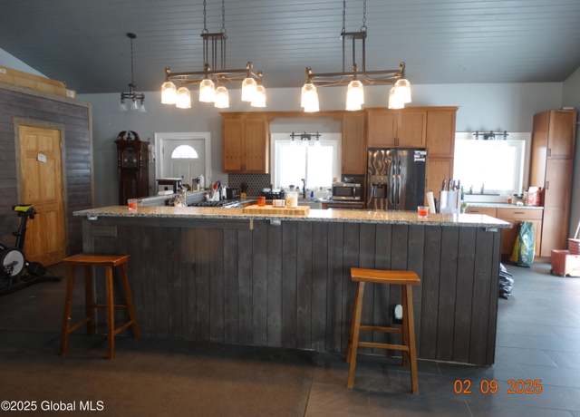 Property at 384 Kings Rd, Coxsackie, NY 12051, 4 beds, 1.5 baths