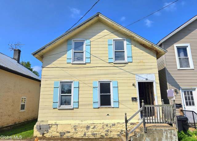 Property at 21 Montcalm Ave, Plattsburgh, NY 12901, 3 beds