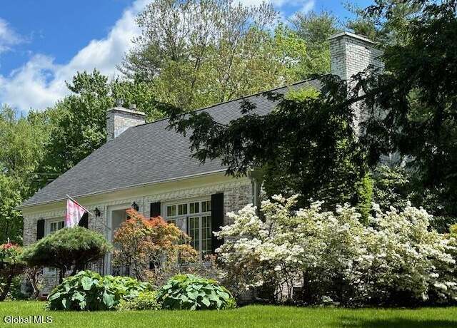 Property at 2254 Algonquin Rd, Niskayuna, NY 12309, 3 beds, 2 baths