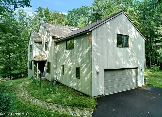 Property at 345 Millers Corners Rd, East Greenbush, NY 12061, 6 beds, 4 baths