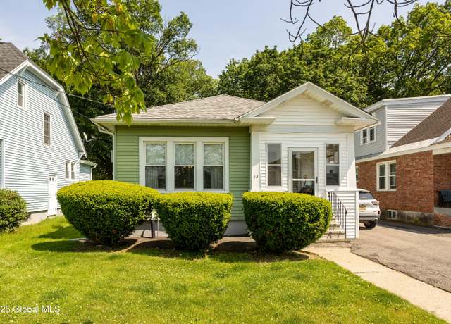 Property at 43 Holmes Ct, Albany, NY 12209, 2 beds, 1 bath
