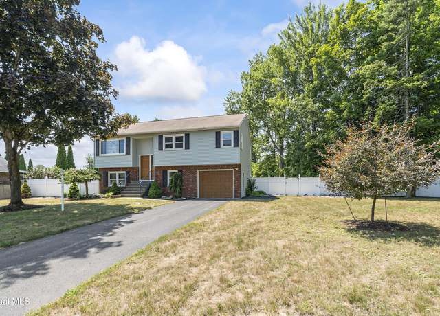 Property at 4 Dewberry Ct, Albany, NY 12203, 3 beds, 1.5 baths