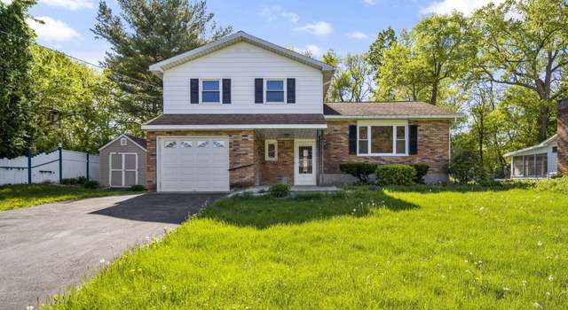 Photo of 71 Fairlawn Dr, Latham, NY 12110