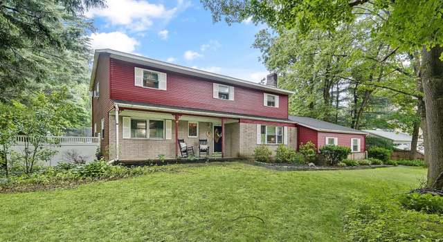 Photo of 10 Cypress Pt, Clifton Park, NY 12065