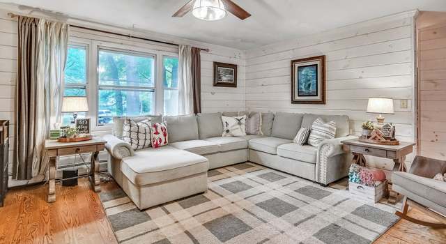 Photo of 10 Cypress Pt, Clifton Park, NY 12065