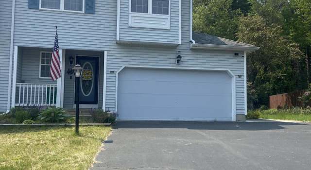 Photo of 9 Fairwood Dr, Queensbury, NY 12804