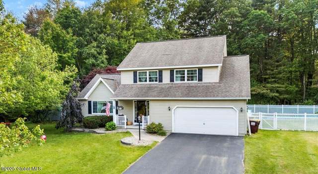Photo of 32 Kara Ln, Clifton Park, NY 12065