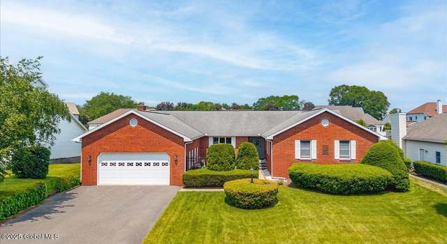 Photo of 33 Woodridge Dr, Loudonville, NY 12211