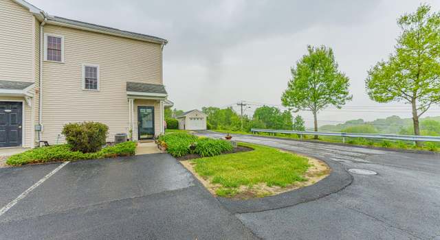 Photo of 207 N Ridge Ests, Troy, NY 12182