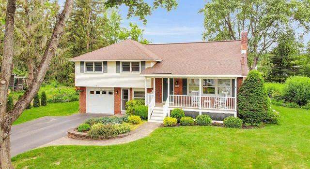 Photo of 7 Beechwood Dr, Burnt Hills, NY 12027