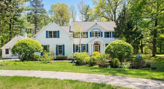 Photo of 4 Ashley Pl, Saratoga Springs, NY 12866