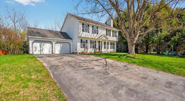 Photo of 4 Middleborough Ct, Gansevoort, NY 12831