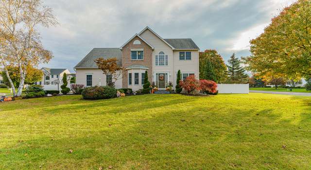 Photo of 1 Chanelle Ct, Loudonville, NY 12211