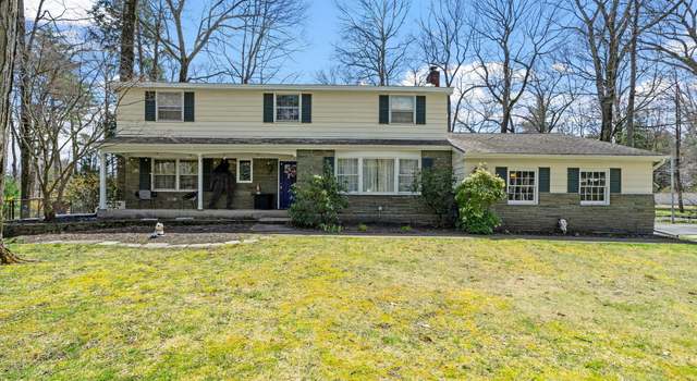 Photo of 2 Hemlock Dr, Clifton Park, NY 12065