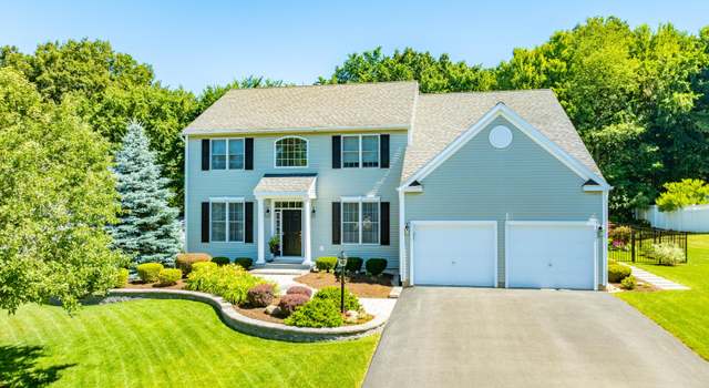 Photo of 44 Shinnecock Hills Dr, Albany, NY 12205
