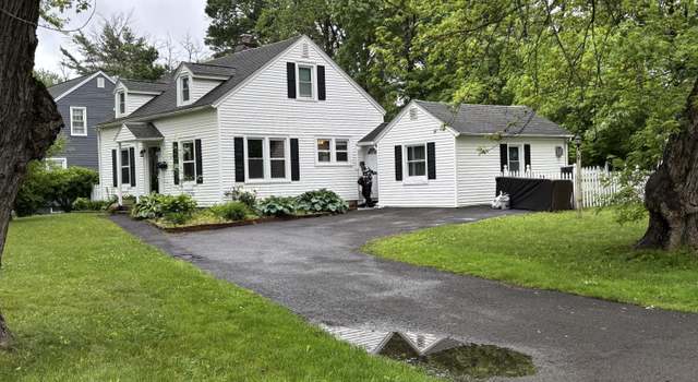 Photo of 1922 Regent St, Niskayuna, NY 12309