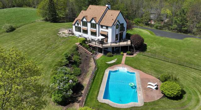 Photo of 16 Timberland Dr, East Greenbush, NY 12061