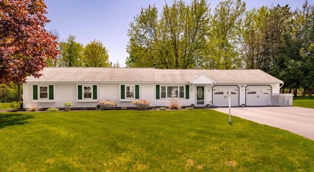 Photo of 31 Skaarland Dr, Burnt Hills, NY 12027
