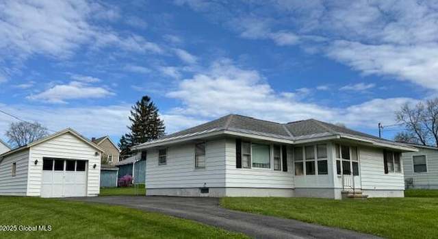 Photo of 11 Oakwood Ave, Johnstown, NY 12095