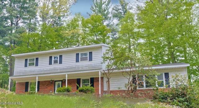 Photo of 4 Woodshire Ct, Ballston Spa, NY 12019