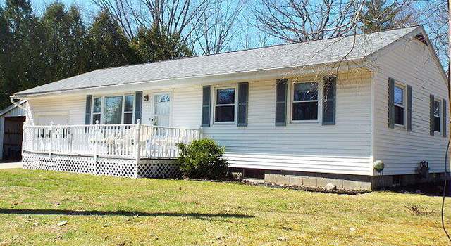 Photo of 6 Hilltop Ave, Gloversville, NY 12078
