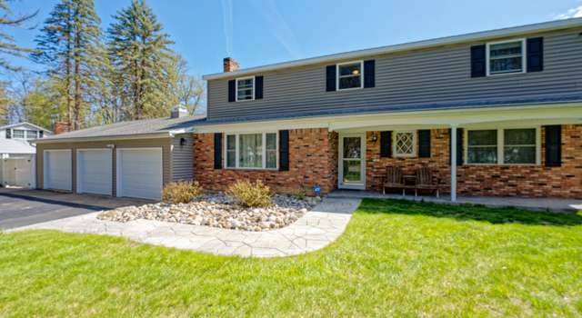 Photo of 4 Majorca Ln, Clifton Park, NY 12065
