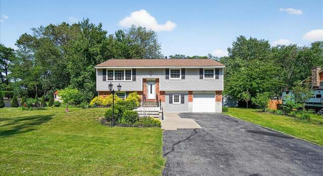 Photo of 5 Bayberry Dr, Clifton Park, NY 12065