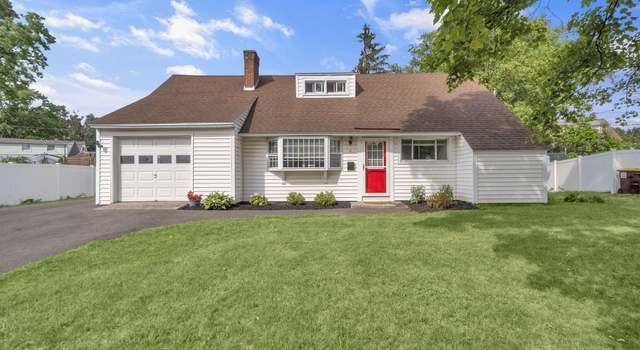 Photo of 6 Briarwood Rd, Loudonville, NY 12211