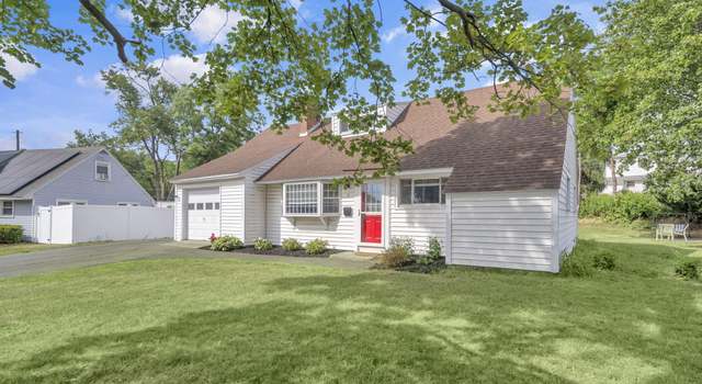 Photo of 6 Briarwood Rd, Loudonville, NY 12211