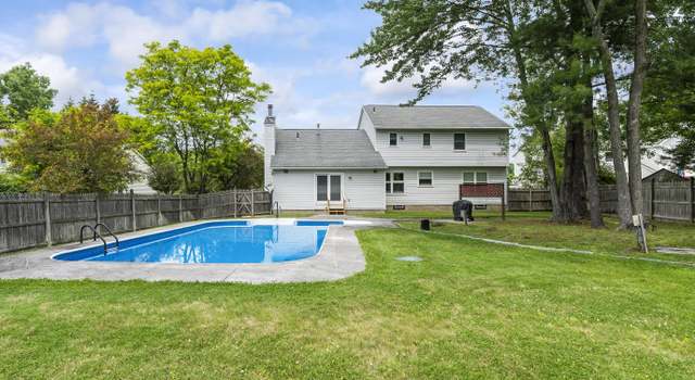 Photo of 6 Shamrock Cir, Latham, NY 12110