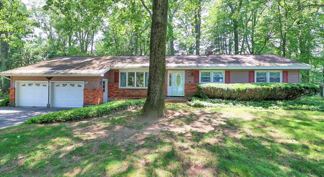 Photo of 6 Hemlock Dr, Clifton Park, NY 12065