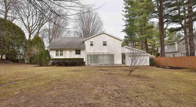 Photo of 872 Harris Dr, Niskayuna, NY 12309