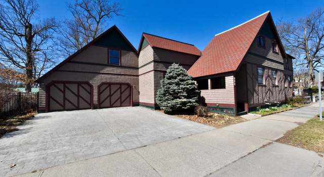 Photo of 125 Regent St, Saratoga Springs, NY 12866