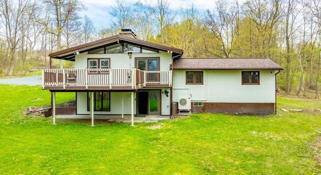 Photo of 33 Anna Ln, Sand Lake, NY 12153