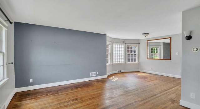 Photo of 43 Crescent Dr, Albany, NY 12208