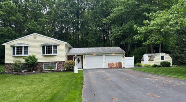 Photo of 2 Rolling Hills Dr, Gansevoort, NY 12831