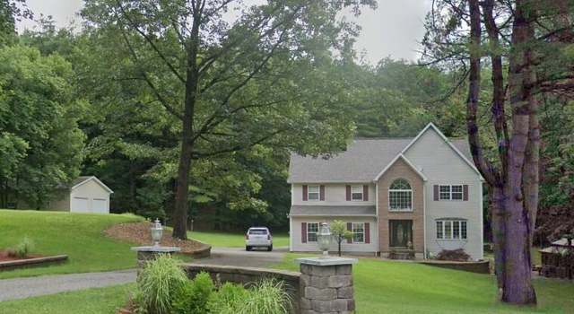 Photo of 11 Thoroughbred Dr, East Greenbush, NY 12061
