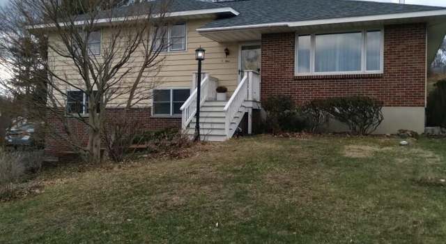 Photo of 1 Valley View Dr, Troy, NY 12180