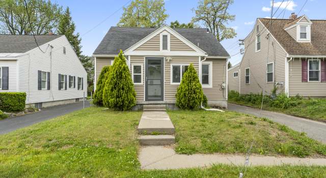 Photo of 14 Woodside Ave, Colonie, NY 12205