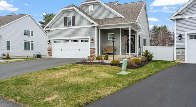 Photo of 7 Bradley Cir, Halfmoon, NY 12065