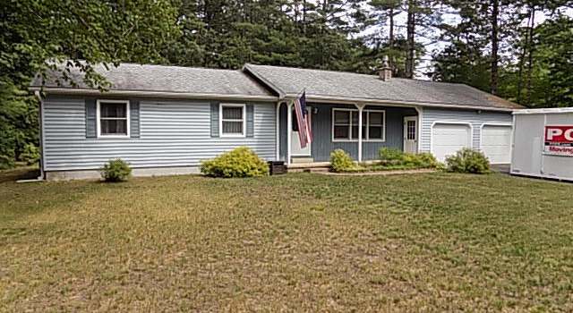 Photo of 2 Treehouse Ln, Queensbury, NY 12804