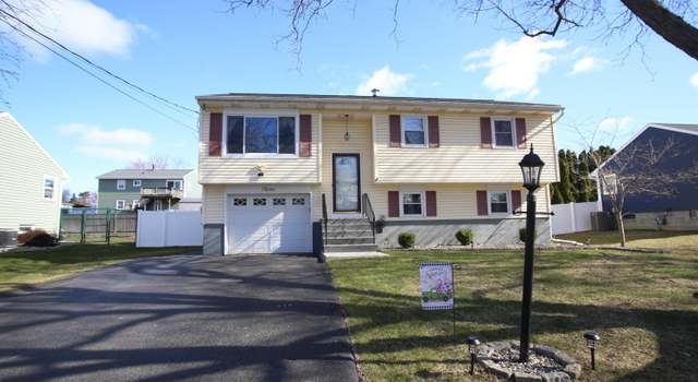 Photo of 11 East Ford Dr, Latham, NY 12110