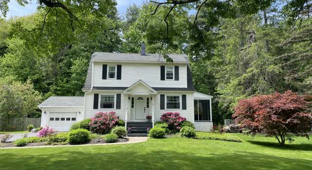 Photo of 9 Newton Rd, Newtonville, NY 12110